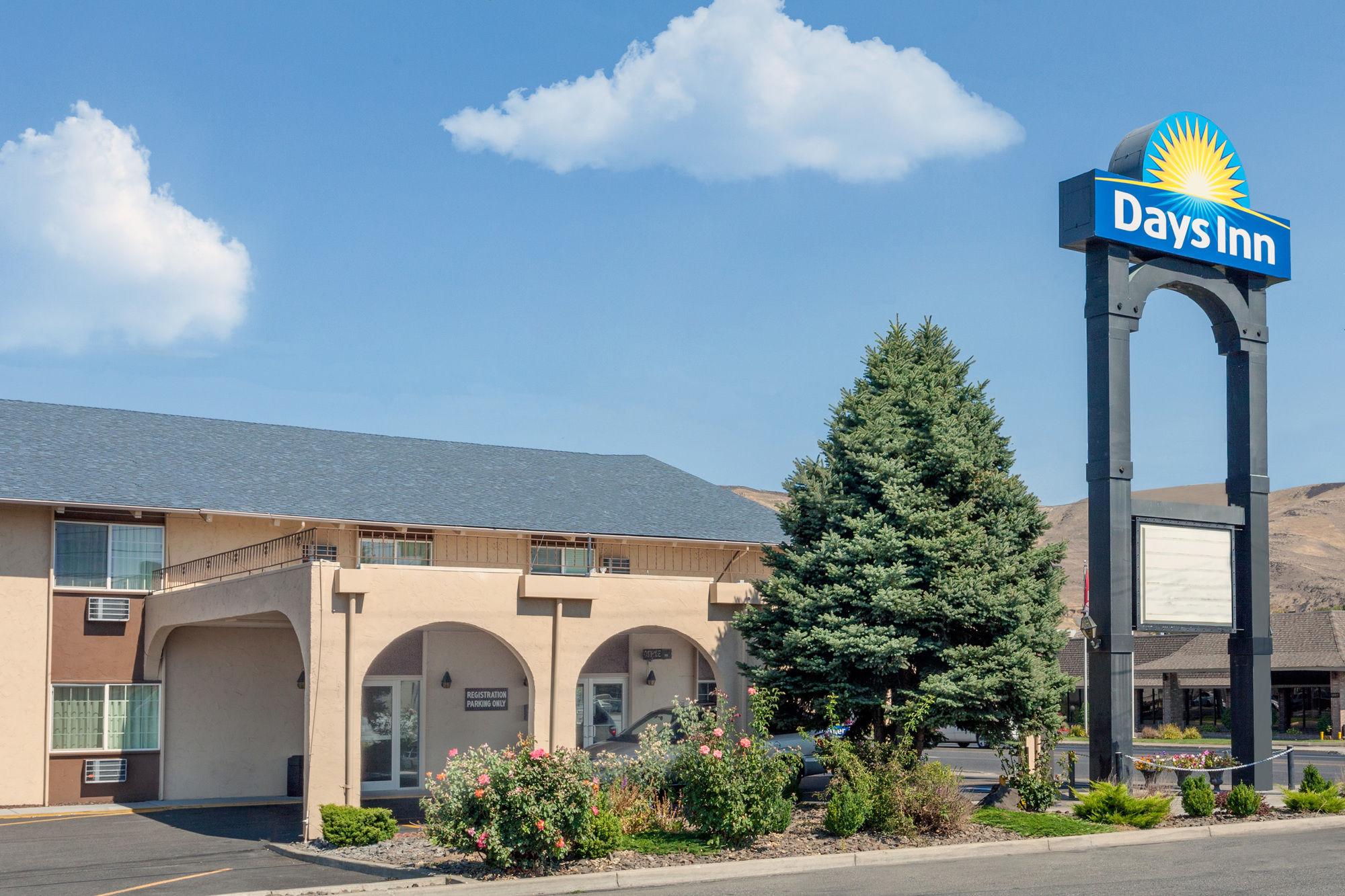 Days Inn By Wyndham Yakima Exterior photo