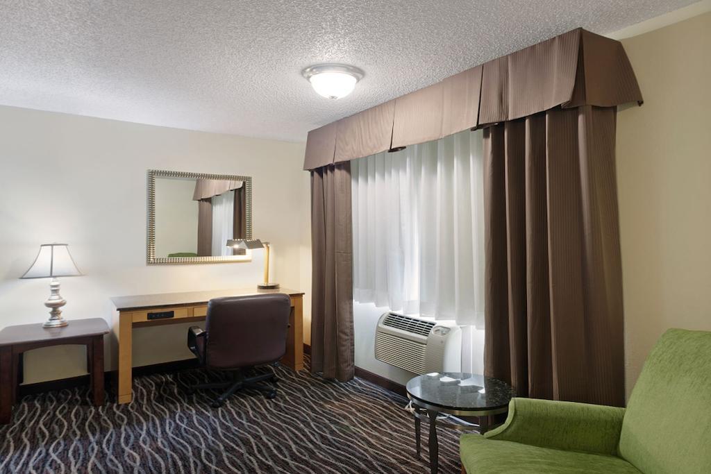 Days Inn By Wyndham Yakima Exterior photo