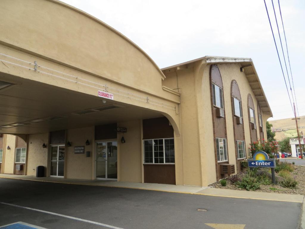 Days Inn By Wyndham Yakima Exterior photo